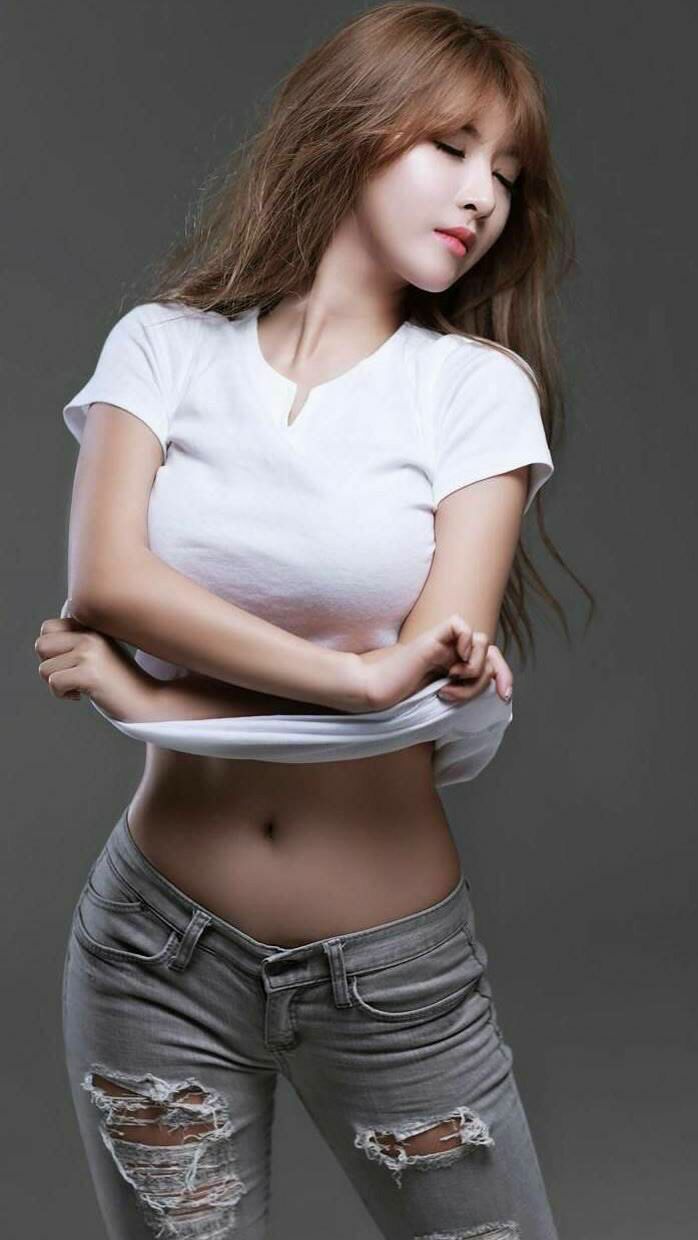 乐鱼电竞-C罗传奇与哈兰德崛起：两代巨星的进球比拼，足球巨星哈兰德